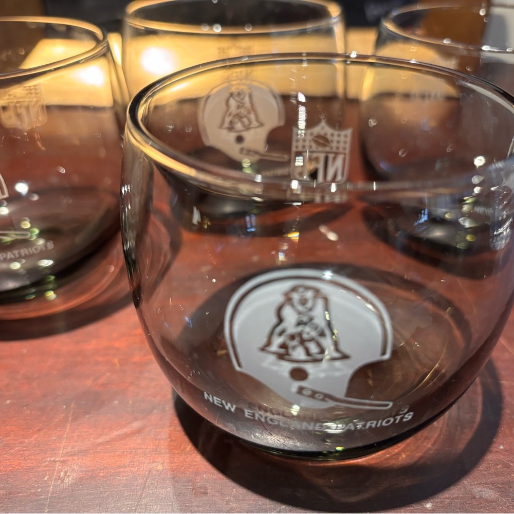 Vintage Patriots NFL Team Logo Glass Set of 4